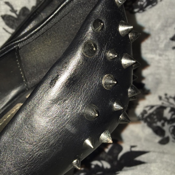 Black spike heels size 6 1/2 FERGALICIOUS BYFERGIE - Picture 5 of 5